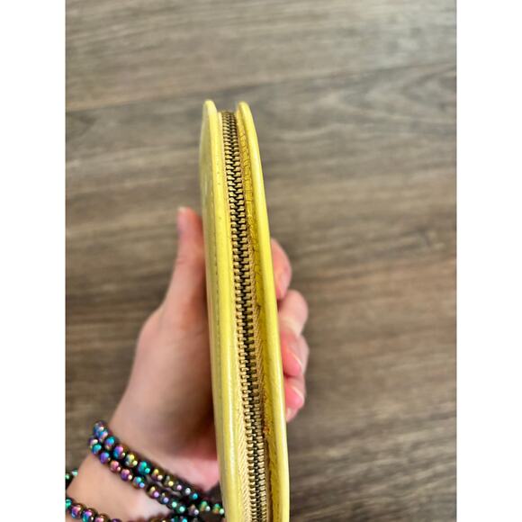 Vintage Manicure Kit Yellow Leather Travel Case Metal Tools - Picture 9 of 9